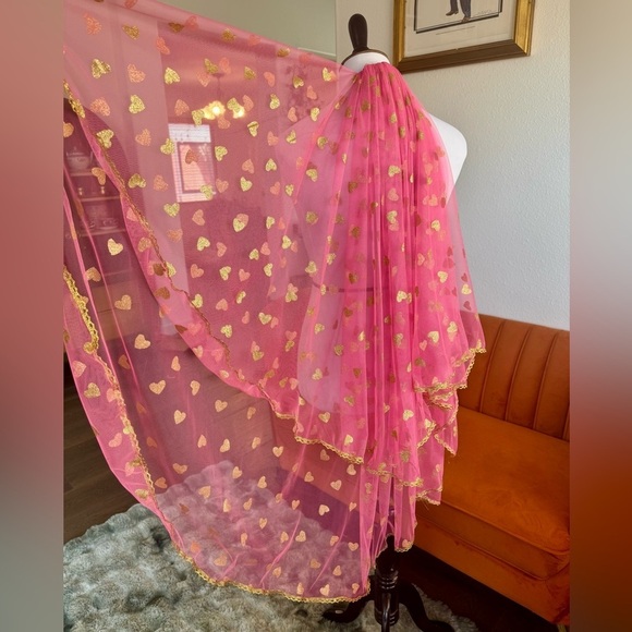 Pink and Gold Hearts Bridal Veil - Picture 4 of 5